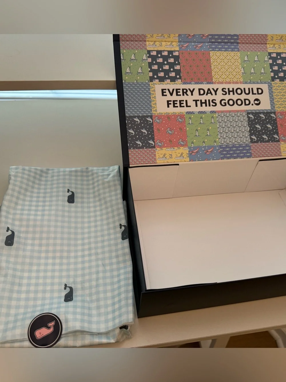Vineyard Vines gift box + Tissue paper and logo seal